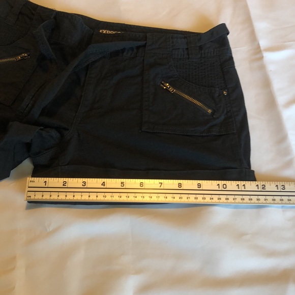 Womens size 6 black Express cuffed Shorts with front pockets - Picture 7 of 10